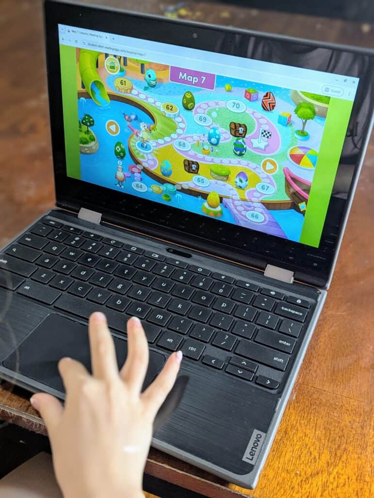 showing the reading eggs map on computer